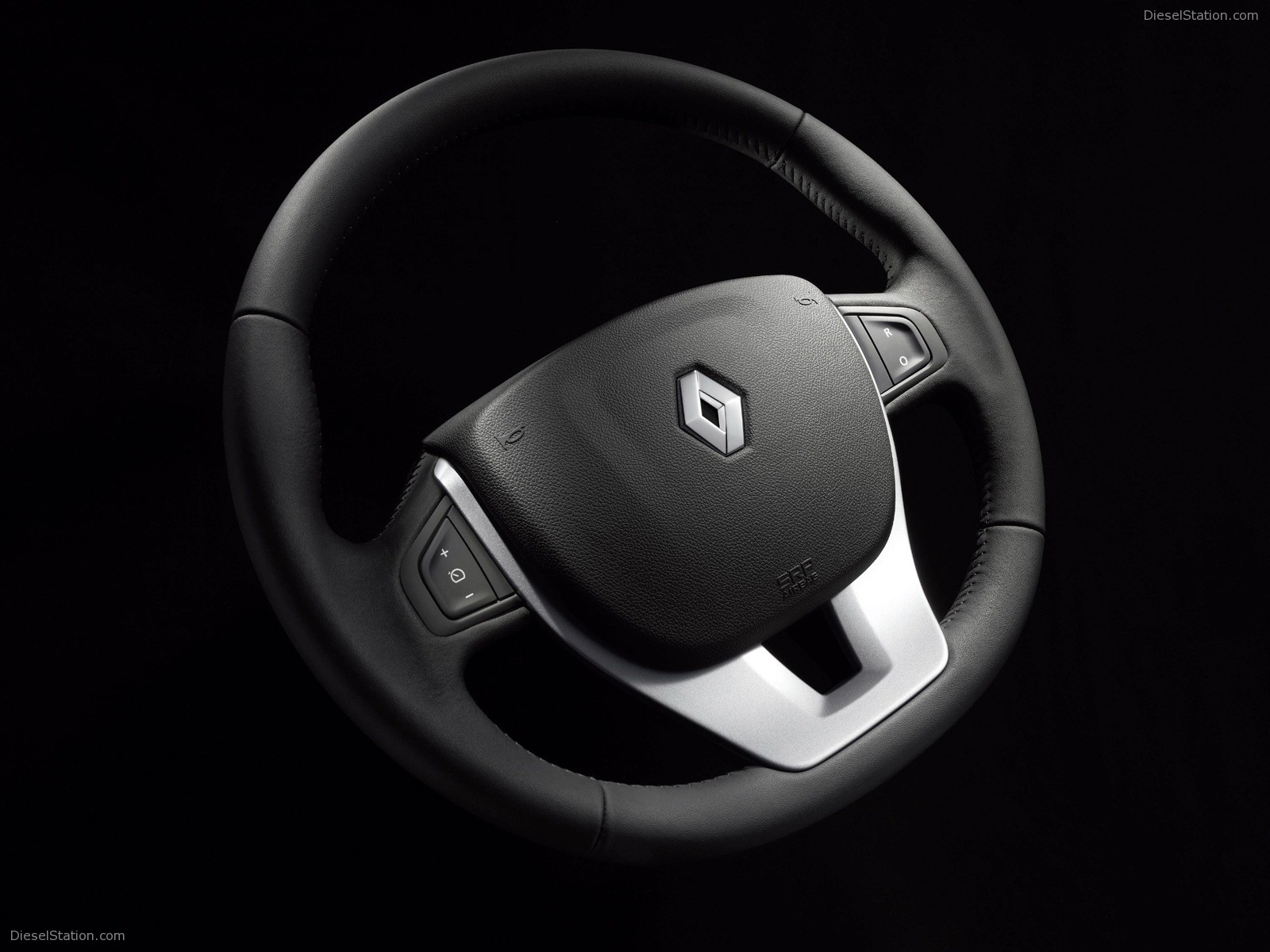 Update: Details emerge of the new Renault Laguna